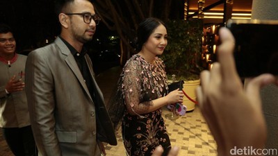 Hadiri Resepsi Raisa-Hamish Daud, Raffi-Nagita Slavina Naik Rolls Royce