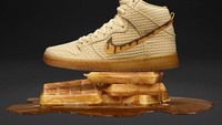 Kalau ini Nike Waffle. Permukaan sepatunya mirip tekstur waffle dengan lelehan sirup maple di logo Nike yang jadi ciri khasnya. Wah, jadi lapar ya! Foto: Istimewa