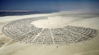 Sebanyak 70.000 peserta akan bertahan selama seminggu di panasnya gurun untuk festifal tahunan ini. Festival ini berlangsung dari tanggal 27 Agustus sampai 3 September 2017 (Jim Bourgh/Reuters)