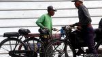 Persaingan Ketat, Ojek Sepeda Tetap Bertahan