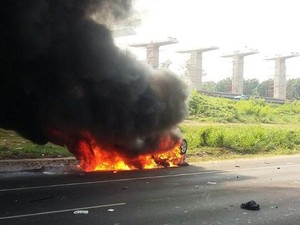 Api Mobil yang Terbakar di Jagorawi Padam, Lalin Lancar