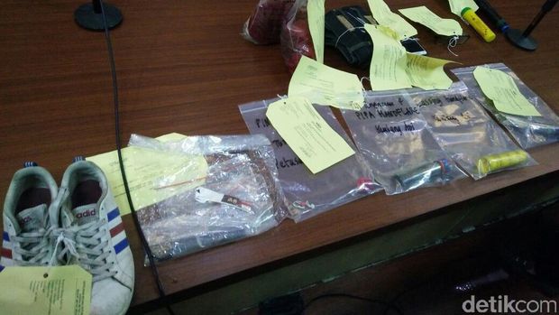 Pelaku beli rocket flare pada Mei lalu lewat toko online yang akan dinyalakan saat Timnas Indonesia berlaga