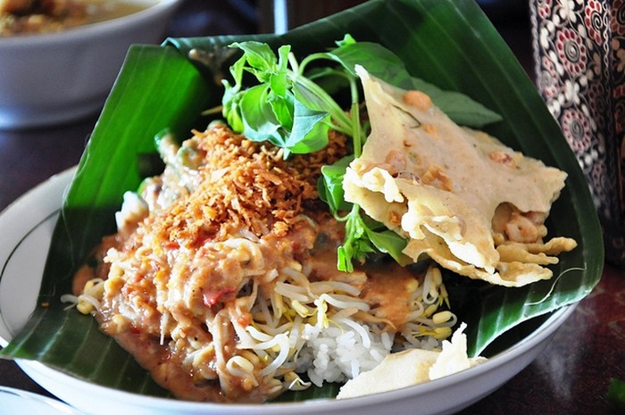 5 Tempat Makan Ini Punya Nasi Pecel Enak Di Jakarta