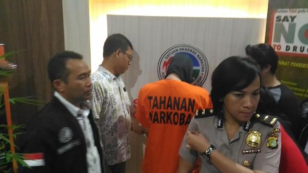 Kegiatan menanam ganja ini sudah dilakukan Kevin selama sebulan.