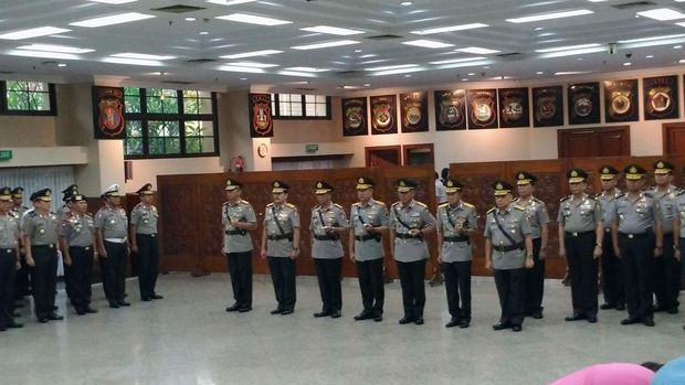 Selain jabatan Kapolda Jawa Barat dan Sumatera Selatan, 3 Polda lainnya yang mendapat pemimpin baru adalah Polda Riau, Sulawesi Barat, dan Lampung.