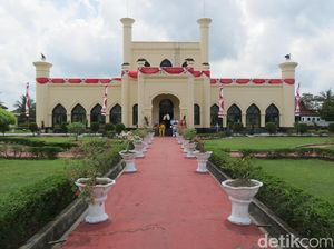 Foto: Berjuta Pesona Istana Siak yang Turis Belum Tahu