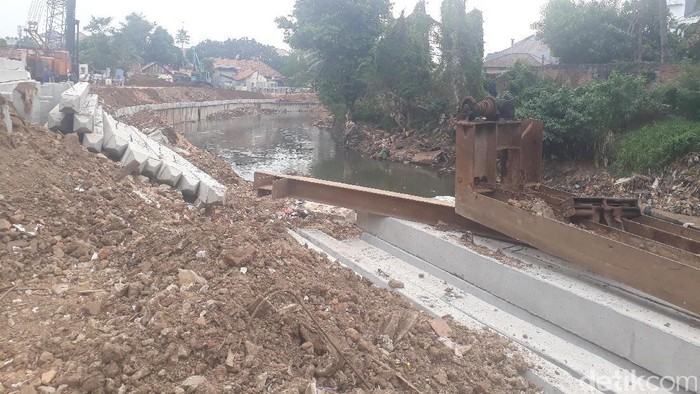 Normalisasi Sungai Ciliwung di Bukit Duri Rampung Bulan Depan