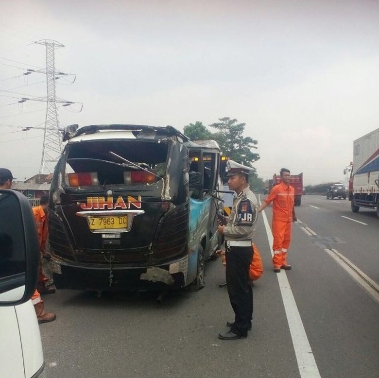 2 Mobil  Tabrakan  di Tol Purbaleunyi 1 Orang Tewas