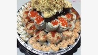 Sushi Rakyat terkenal dengan kreasi sushi tumpengnya. Sushi ini banyak dipesan untuk ulang tahun. Isinya 96 buah dengan pilihan maksimal 12 rasa. Foto: Istimewa