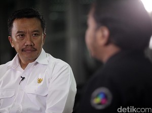 Menpora Akan Bagi Alat-alat Olahraga untuk Pengungsi Gunung Agung