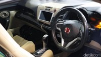 Mobil tersebut dimodifikasi selama 3 bulan dengan biaya Rp 300.