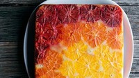 Memiliki tampilan yang berwarna cerah, Upside-down orange and vanilla ombre cake ini tentu saja menarik perhatian bagi siapa saja yang melihatnya. Foto: Istimewa