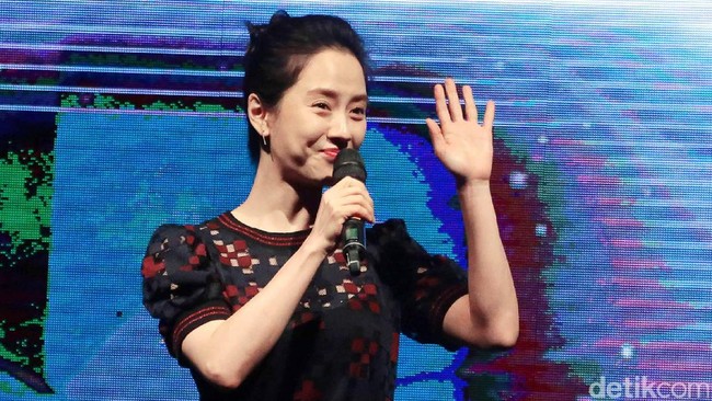 Serunya Song Ji Hyo Saat Masak hingga Momen Kulineran Putri Maruf Amin