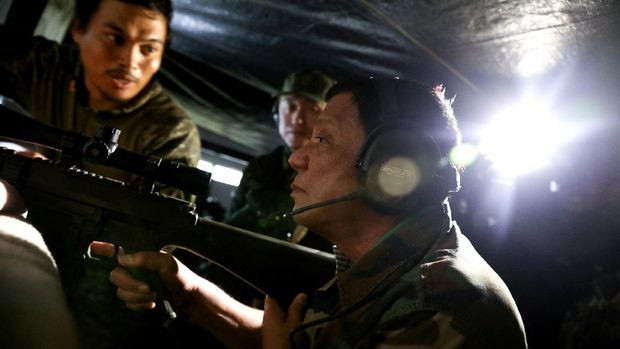 Duterte menyatakan kesediaannya untuk membuka perbatasan kepada pasukan Indonesia dan Malaysia untuk memburu militan ISIS.