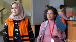 Pakai Rompi Tahanan, Bunda Sitha Diperiksa Lagi