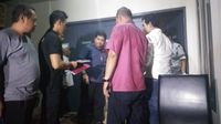 Di Rumah Ortu Bos First Travel, Polisi Bawa 3 Koper Data Jemaah
