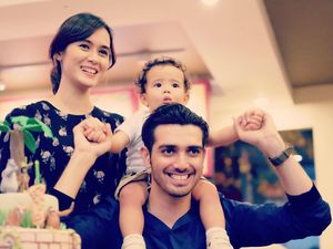 Family Goals, 8 Potret Bahagia Fachri Albar dan Renata Kusmanto