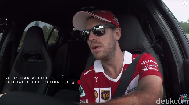 Kimi Raikkonen Pun Tersenyum Saat Mencoba Mobil Sedan Ini