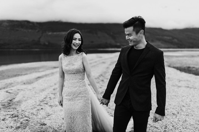 Aktor Dion Wiyoko dan Fiona Anthony menikah pada 1 September 2017. Pasangan yang menggelar pernikahan di Bali ini membuat foto prewedding romantis di New Zealand. Foto: Dok. Instagram