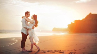 So Sweet, Ini 10 Aksi Nyata Para Suami yang Lebih Romantis dari Kisah Film
