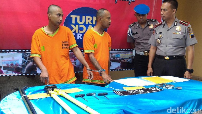 Polres Boyolali Tangkap 2 Perampok Spesialis Minimarket di Jateng Polres Boyolali Tangkap 2 Perampok Spesialis Minimarket di Jateng