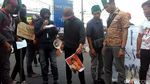 Foto: HMI Bakar Bendera Myanmar