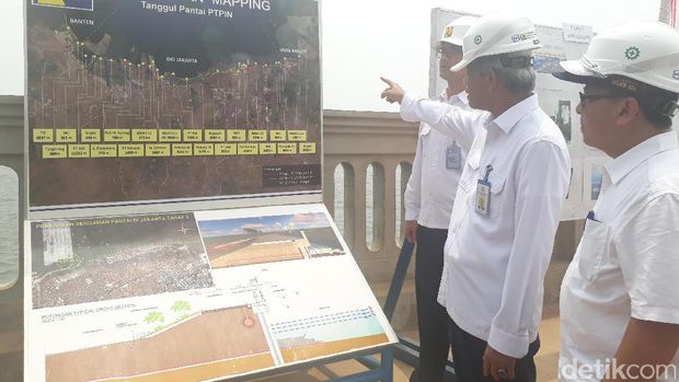 Pembangunan Tanggul Laut Kalibaru, Jakarta Utara.