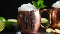 Diantara pilihan minuman di STK Rooftop ada Frozen Mule yang menyegarkan. Ini merupakan versi beku dari Moscow Mule.