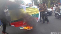 Himpunan Mahasiswa Islam (HMI) Blitar mendesak pemerintah untuk memutuskan hubungan diplomasi dengan Myanmar. Foto: Erliana Riady