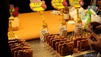 Jajanan kaki lima di Myeongdong memang begitu memanjakan mata, yang disajikan dengan berbagai rasa. Foto: Ardhi Suryadhi