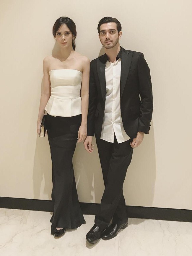 Renata memutuskan menjadi mualaf sejak di persunting fachri Albar. Foto: Instagram