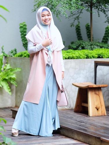 Foto: Gaya Hijab Syar'i & Stylish Putri Sulung Aa Gym 