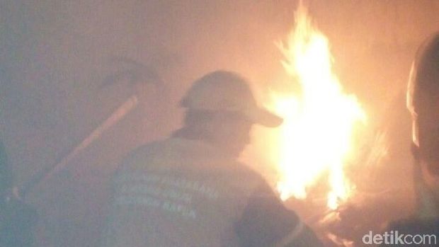 Kebakaran gedung di Cengkareng, Jakarta Barat.