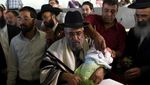 Foto: Ritual Sunat Bayi di Israel