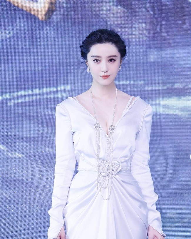 Sejak membintangi mega hit Putri Huan Zhu atau yang juga dikenal dengan My Fair Princess, ketenaran Fan Bing Bin semakin melejit. Bahkan pada 2013 hingga 2015, ia menempati peringkat teratas daftar 100 selebriti China Forbes. Foto: Instagram