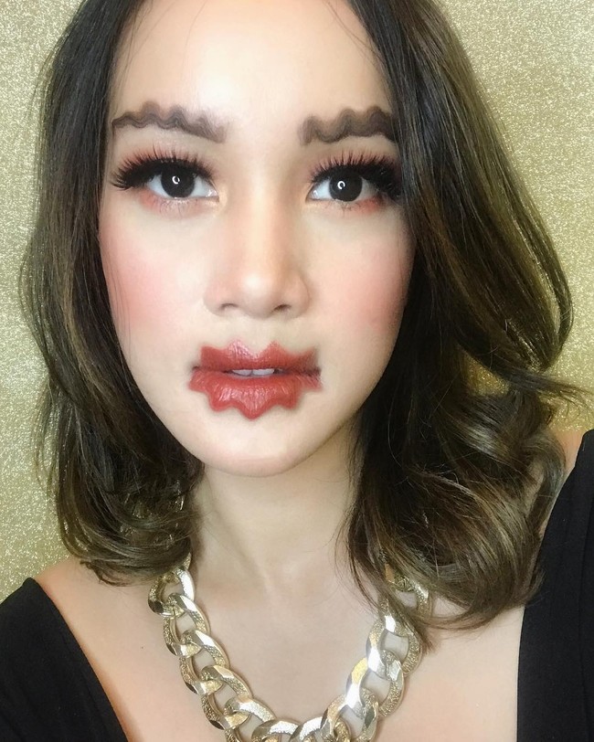 Sebelum alis petir, sejumlah selebriti Indonesia dan beauty enthusiast mencoba alis bergelombang. Foto: Instagram