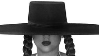 Mereka ramai-ramai mengenakan pakaian dan berdandan ala Beyonce di klip ‘Formation’, termasuk juga Angie Beyenci. Foto: dok. Beyonce