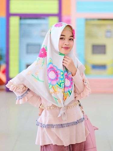 Foto: Gaya Hijab Syar'i & Stylish Putri Sulung Aa Gym 