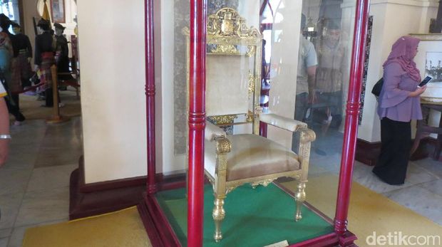 Singgasana sultan berlapis emas (Fitraya/detikTravel)