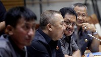 Komisi III DPR menggelar rapat bersama Jaksa Agung Muda Intelijen (Jamintel) Adi Toegarisman. Rapat ini membahas tentang OTT KPK terhadap dua Jaksa di Pamekasan yang kemudian dilepaskan KPK.