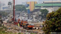 Selain mengarah ke Jalan Pramuka, di dalam underpass nantinya akan dibuat jalan bercabang menuju ke arah Jatinegara.