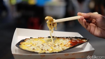 Mencicip Lobster dan Scallop Panggang Keju, Jajanan Bintang Lima di Myeongdong