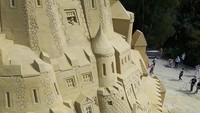 Karya seni pahat pasir menjadi salah satu seni yang paling tinggi kesulitannya. Foto: Instagram/ Sandcity