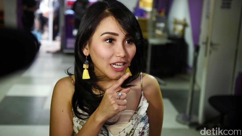 Ditunjukkan Foto Raffi, Ayu Ting-Ting: Sini Gue Pajang di 