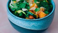 Rice noodles ini dibuat dengan butternut squash, courgette, paprika, jahe, kacang almond panggang, ketumbar, kapulaga, cabai, garam laut, bawang putih dan bawang. Foto: Istimewa