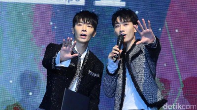 Gaya Super Junior D&E Hibur Fans di Konser KBEE 2017