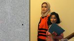 Pakai Rompi Tahanan, Bunda Sitha Diperiksa Lagi