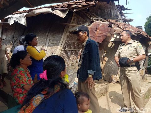 Lurah Bujuk Mak Cacih 'Gubuk Miring' Pindah ke Rusunawa