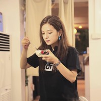 Setelah 20 tahun lebih berkarier Vicky Zhao membuktikan dirinya masih tetap terlihat awet muda dengan kulit putih mulusnya yang masih tampak menawan.Foto: Instagram