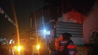 Di Rumah Ortu Bos First Travel, Polisi Bawa 3 Koper Data Jemaah